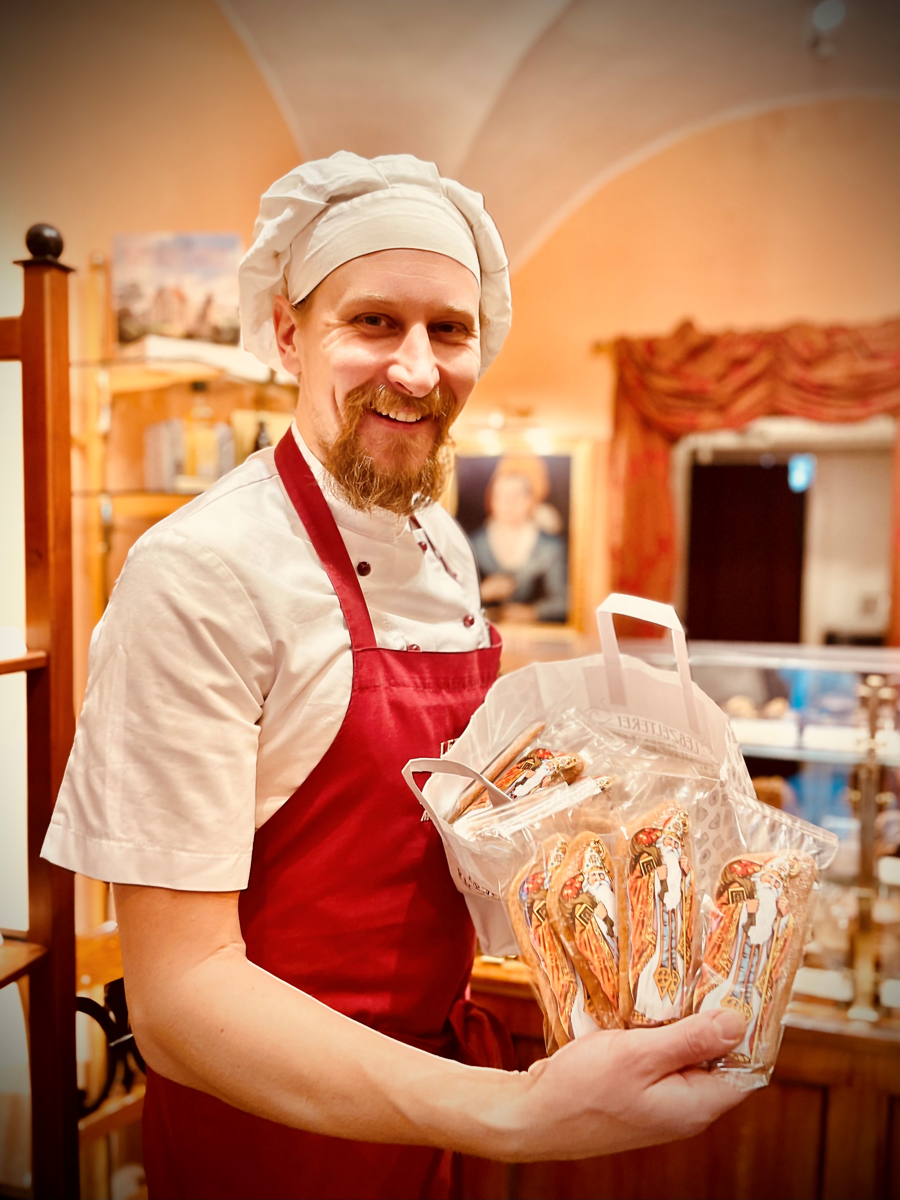 Lebzelterei Rachenzentner schenkt Lebkuchen an die möwe Mödling