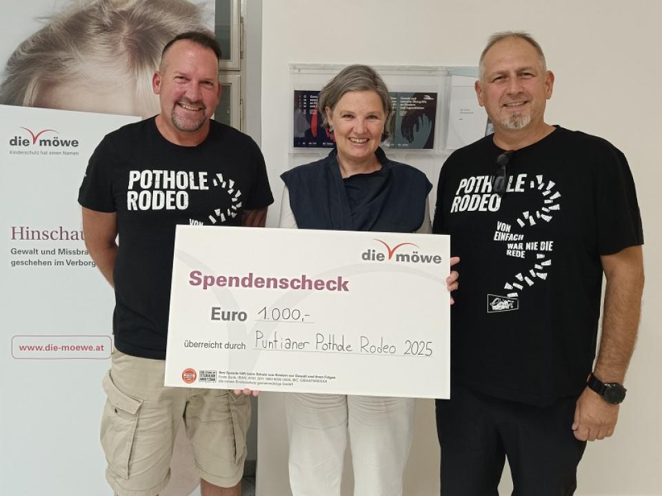 Puntianer Pothole Rodeo 2025 Überreichung Spendenscheck an die möwe